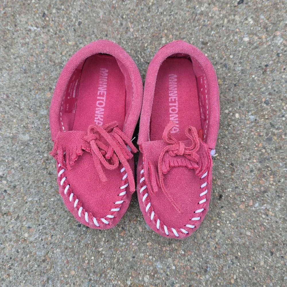 Minnetonka Kilty Bright Pink Suede Leather Moccasins Size 9